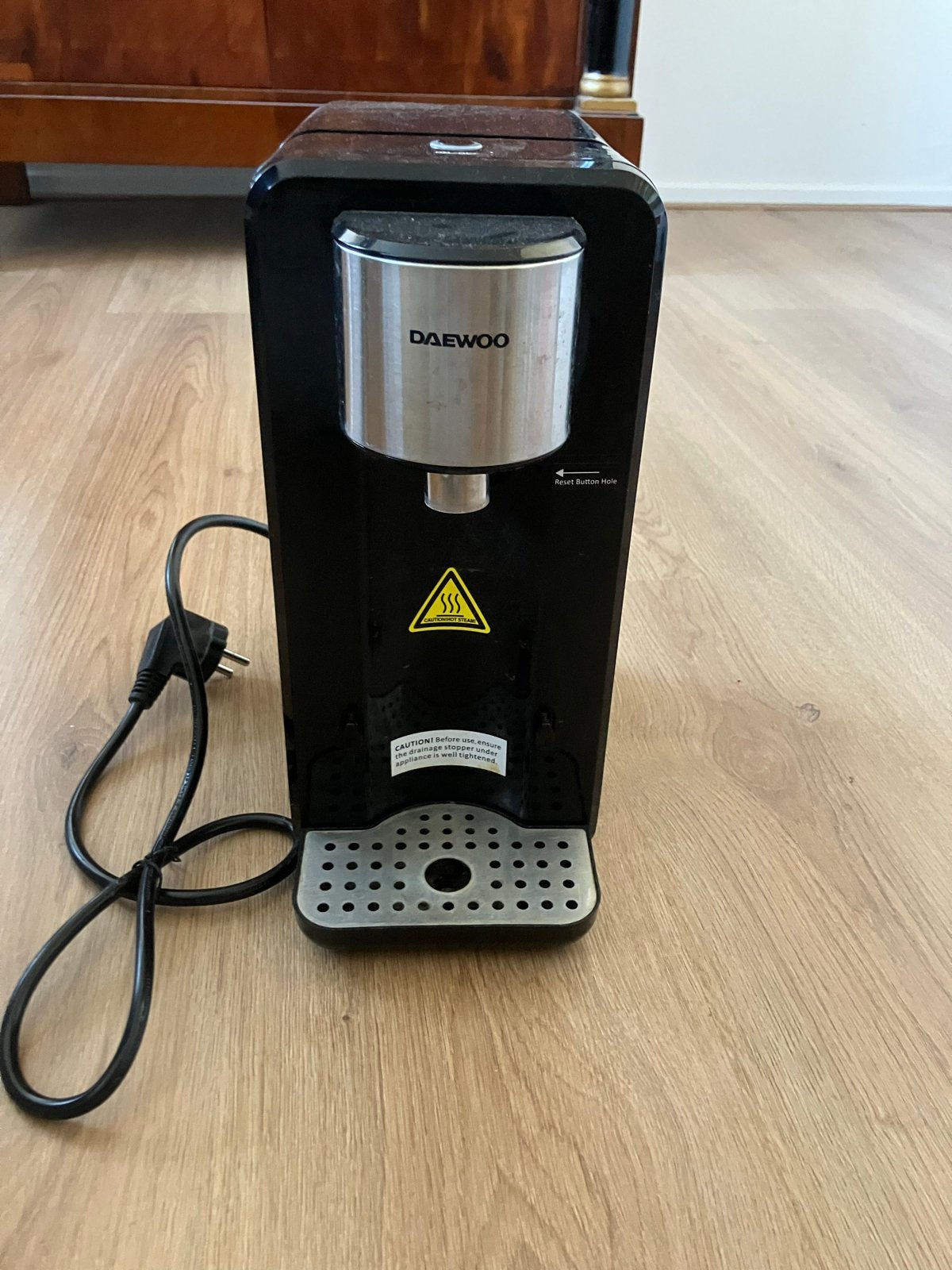 Daewoo  Heet water dispenser, 2 liter of meer, Ophalen, Gebruikt