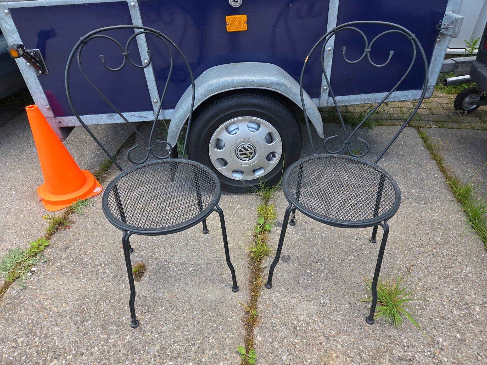 Twee zware ijzeren tuinstoelen, Ophalen, Gebruikt, -, -