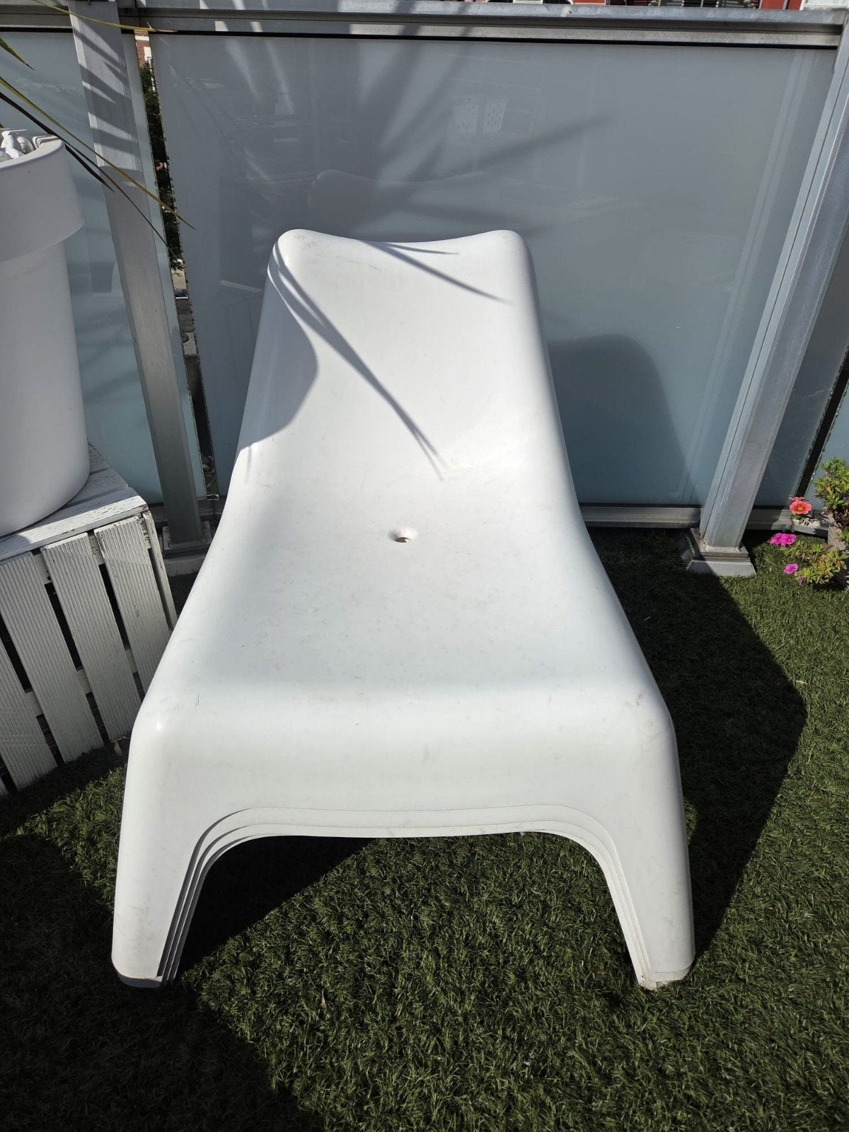 Witte kunststof tuinstoel, stapelbaar 4x stuks, Ophalen, Gebruikt, Kunststof, Stapelbaar