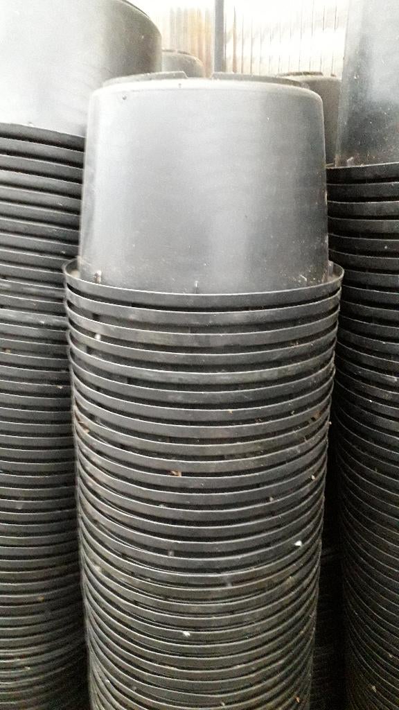 35 grote 23 liter  bloempotten, kweekpot  € 100, Tuin en Terras, Bloempotten, Kunststof, Gebruikt, Rond, Minder dan 40 cm
