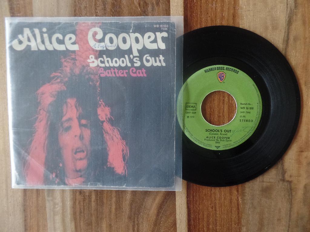 single  Alice Cooper - School's Out, Gebruikt, 7 inch, Single, Ophalen of Verzenden