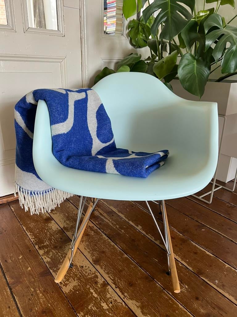 Moderne schommelstoel, Huis en Inrichting, Fauteuils, Zo goed als nieuw, Kunststof, 50 tot 75 cm, Minder dan 75 cm, Ophalen
