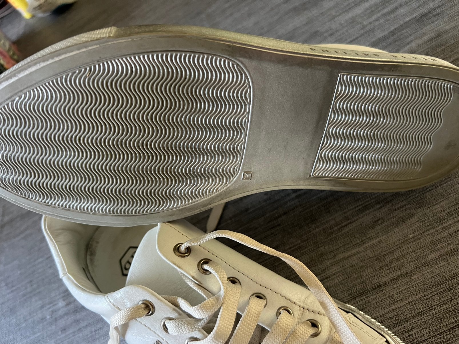 Een doos vol met merkschoenen maat 39 / 40, Ophalen, Zo goed als nieuw, Zwart, Sneakers of Gympen