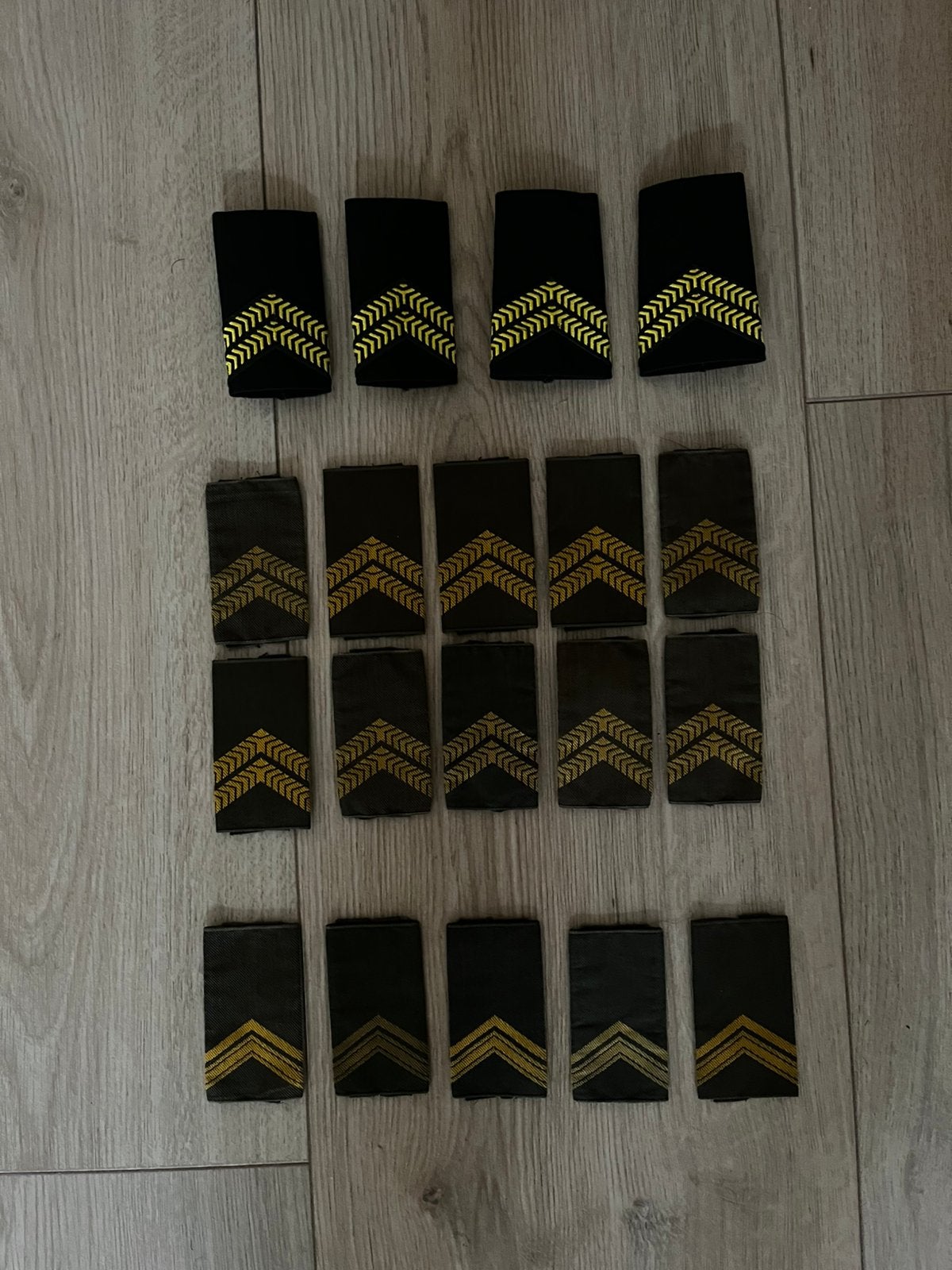 Rangen / eerste korpraal / sergeant 1 één, Ophalen of Verzenden, Landmacht, Nederland, Embleem of Badge