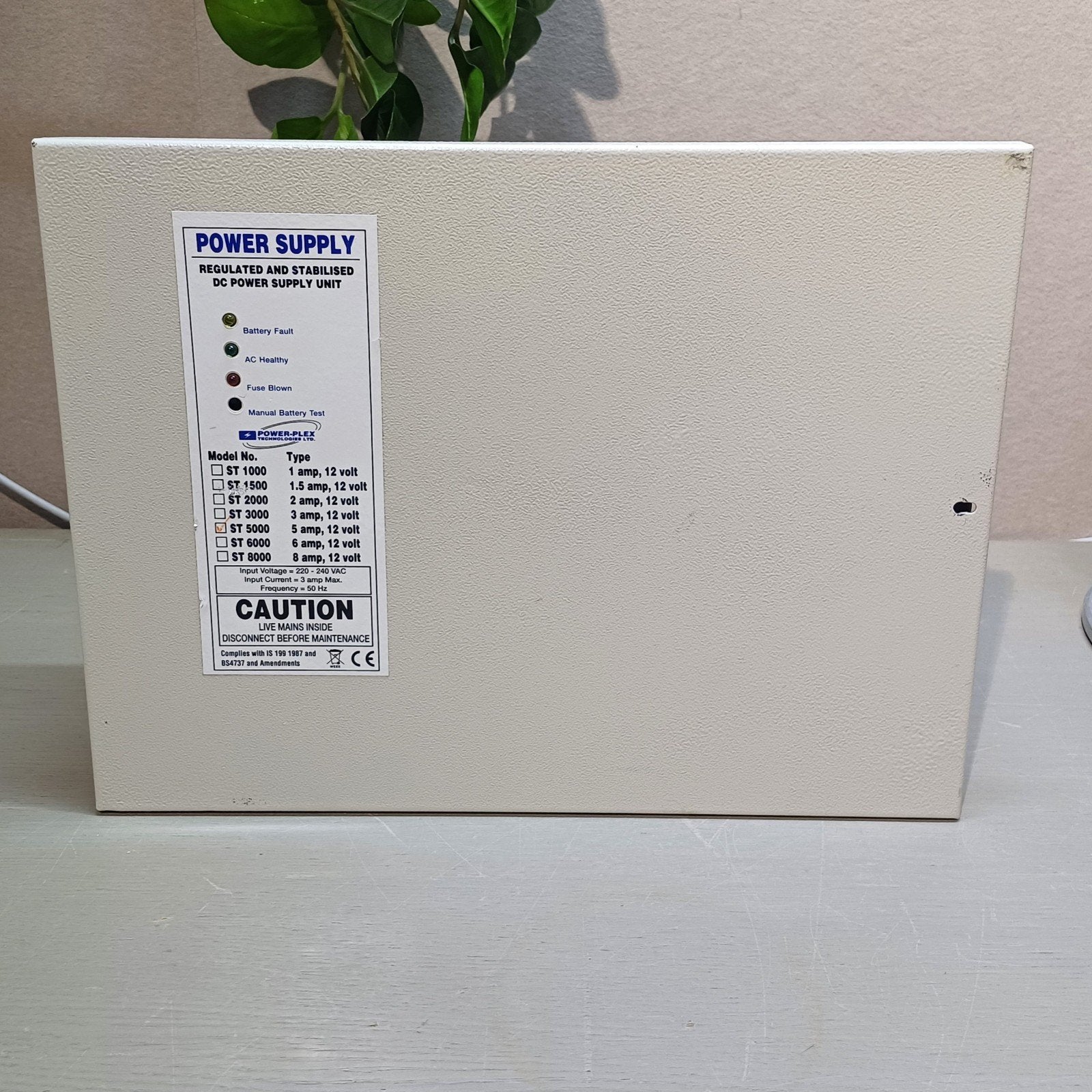 POWER SUPPLY ST5000 5 Amp 12 Volt DC NOODSTROOMVOORZIENING, Ophalen, Zo goed als nieuw