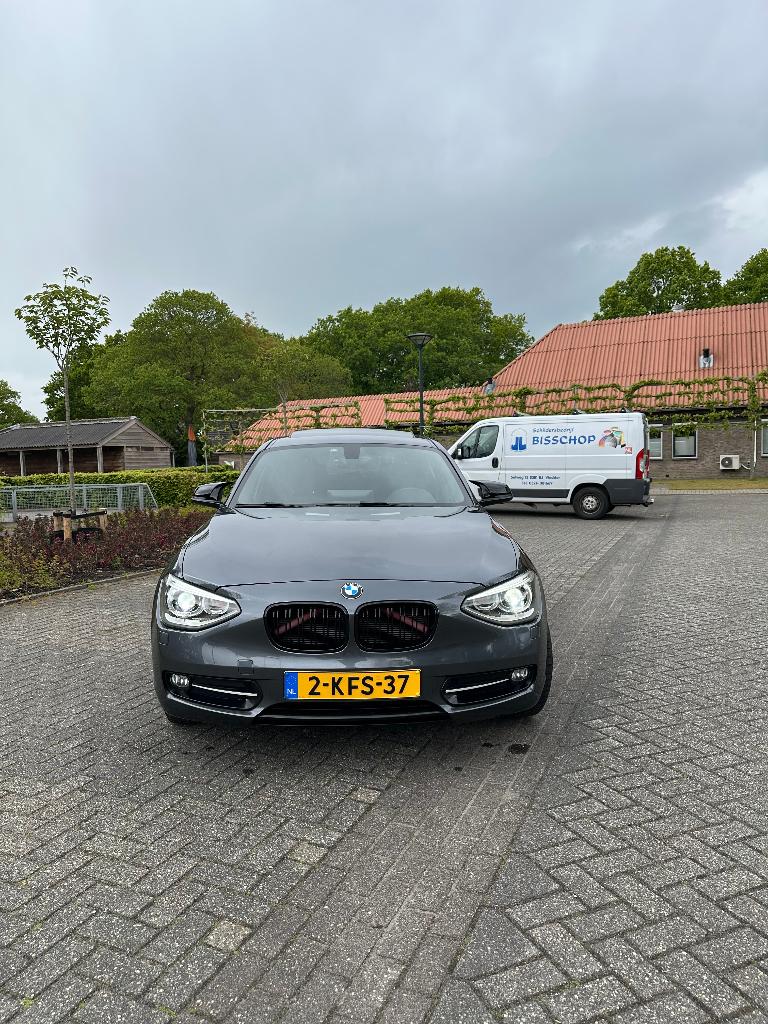 BMW 1-Serie 114I 5-DR 2013 Grijs, 1-Serie, Achterwielaandrijving, 4 cilinders, Automatische klimaatregeling