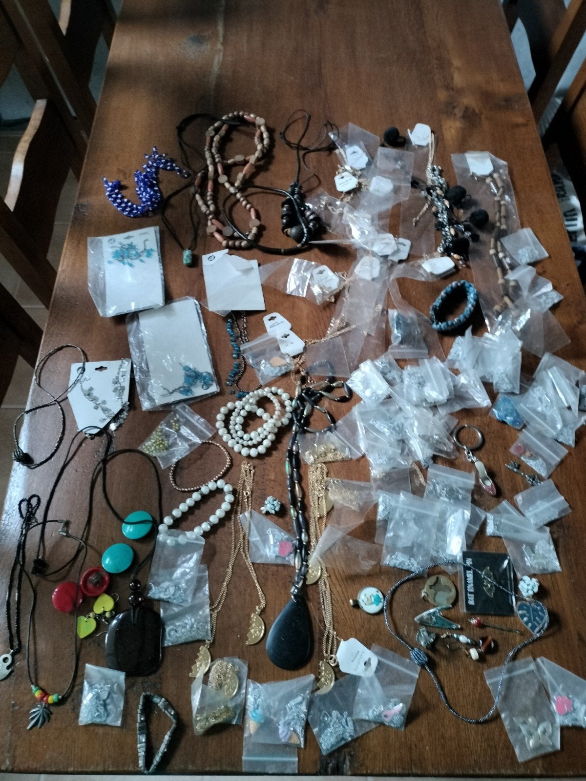 Partij sieraden restanten: kettingen, armbanden, oorbellen, Ophalen of Verzenden, Zo goed als nieuw