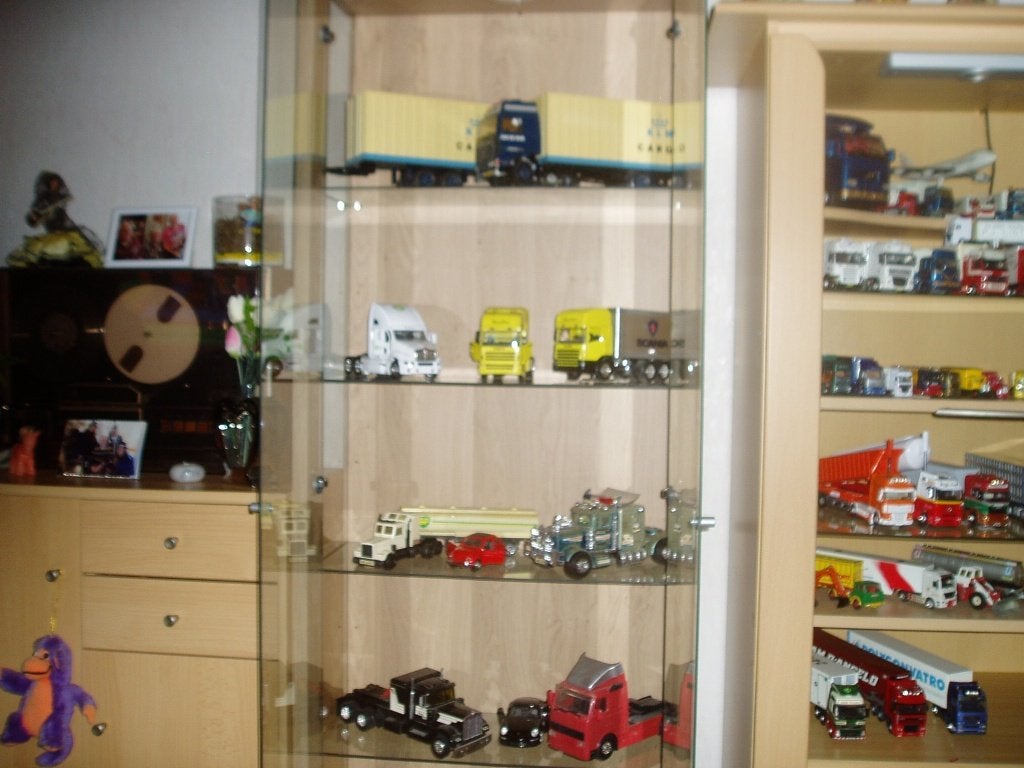vrachtautos 1-24 met vitrine kast, Ophalen, Gebruikt, Bus of Vrachtwagen, Overige merken