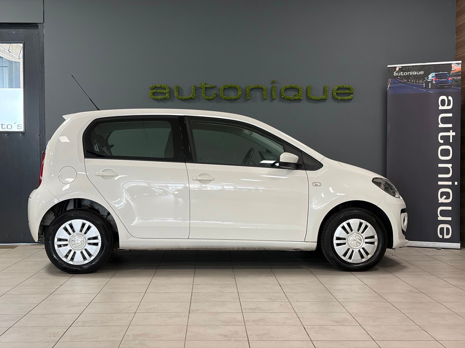 Foto 9 van Volkswagen Up! 1.0 high up! automaat airco/cruise