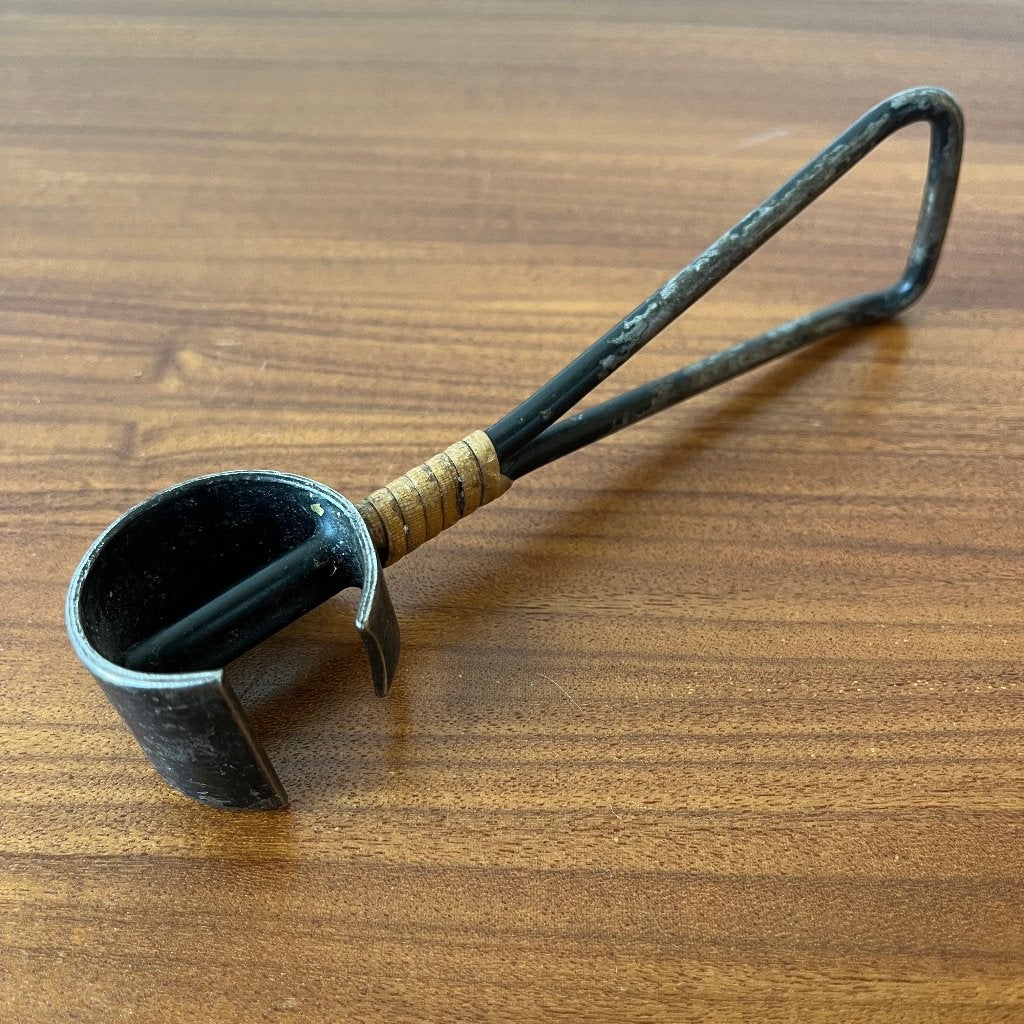 Jaren 50 60 vintage zwart metaal en cane flesopener, Ophalen of Verzenden, Huis en Inrichting