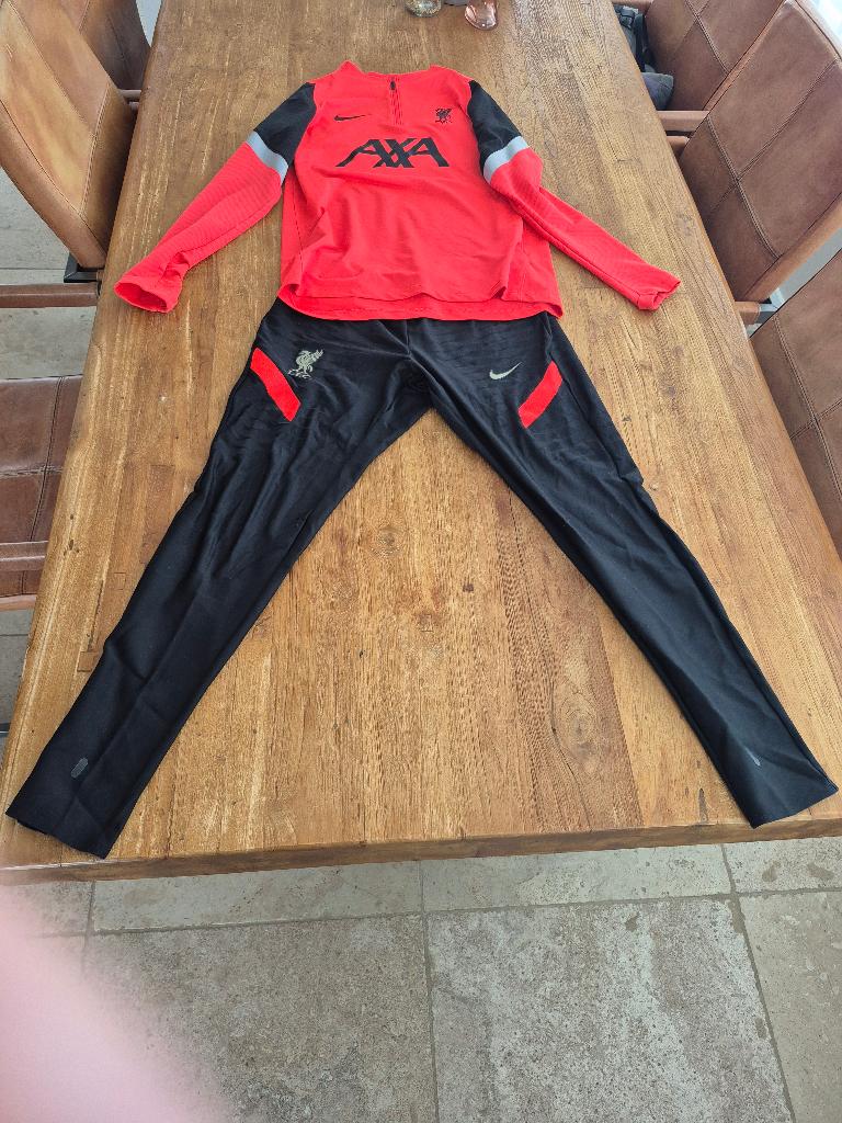 Liverpool fc trainingspak M, Sport en Fitness, Voetbal, Maat M, Ophalen, Zo goed als nieuw, Trainingspak