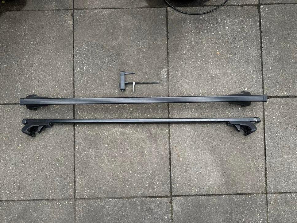 Originele Volvo V70 dakdragers (V70 2008 - 2016 met dakrail), Ophalen of Verzenden, Gebruikt