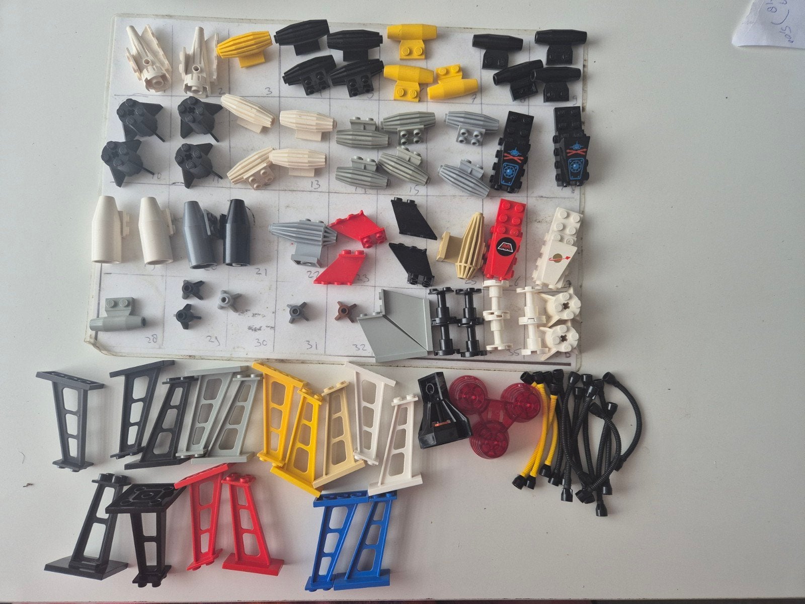 lego onderdelen spacemotor vliegtuig slang pilaar  onderdeel, Ophalen of Verzenden