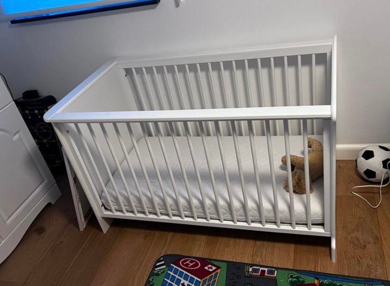 Complete babykamer set: Ledikant, kledingkast en commode, Ophalen, Gebruikt, Jongetje of Meisje