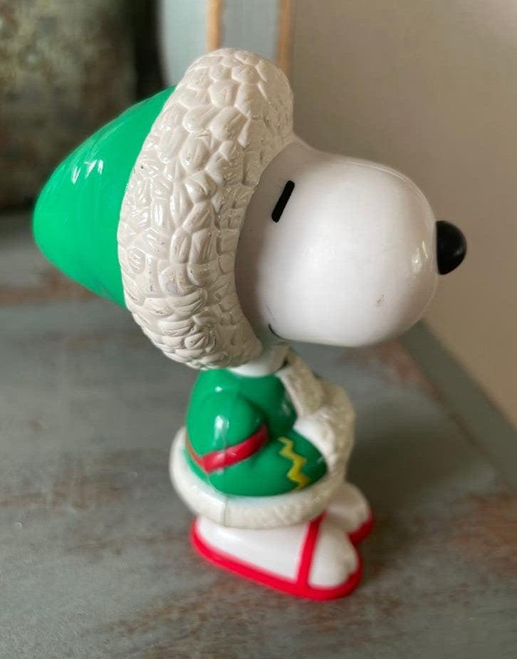 Snoopy Alaska 1999 peanuts winter, Ophalen of Verzenden, Snoopy, Zo goed als nieuw, Beeldje of Figuurtje