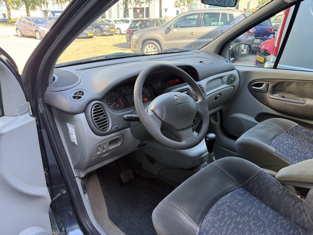 Renault Scénic 1.6-16V Expression (bj 2002, automaat), Auto's, Automaat, Metallic lak, 4 cilinders, Origineel Nederlands
