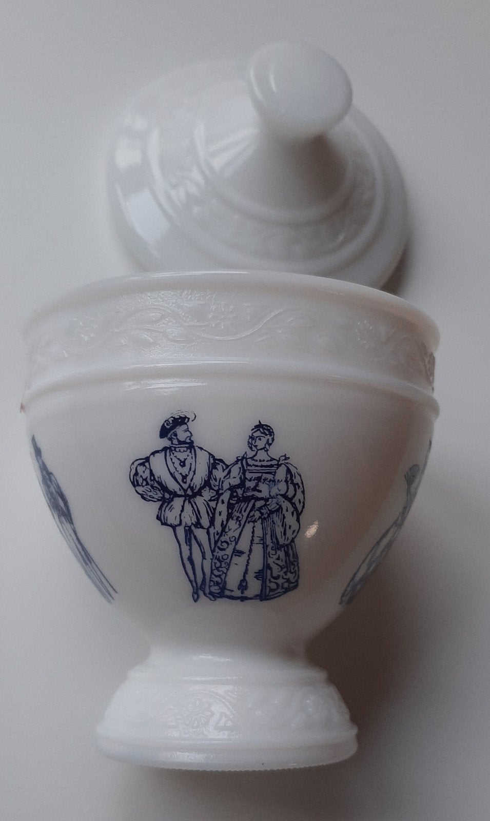 Bonbonnière snoepschaaltje melkglas opaline. Rococo stijl., Antiek en Kunst, Ophalen of Verzenden