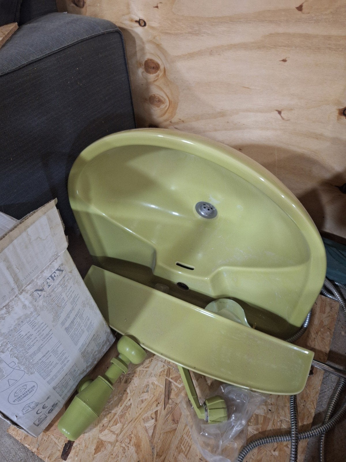 Vintage Olijfgroene Wastafel - Jaren '70 Stijl, Doe-het-zelf en Verbouw, Sanitair, Ophalen of Verzenden, Gebruikt, Wastafel