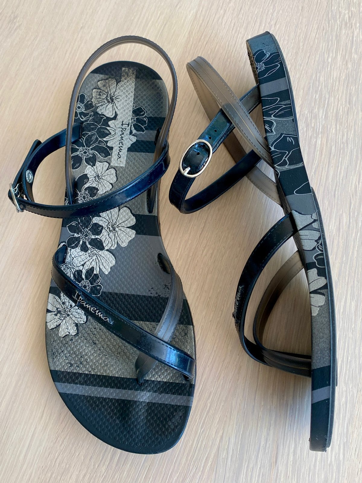 Ipanema fashion sandaal 39, Zwart, Zo goed als nieuw, Sandalen of Muiltjes, Ophalen of Verzenden