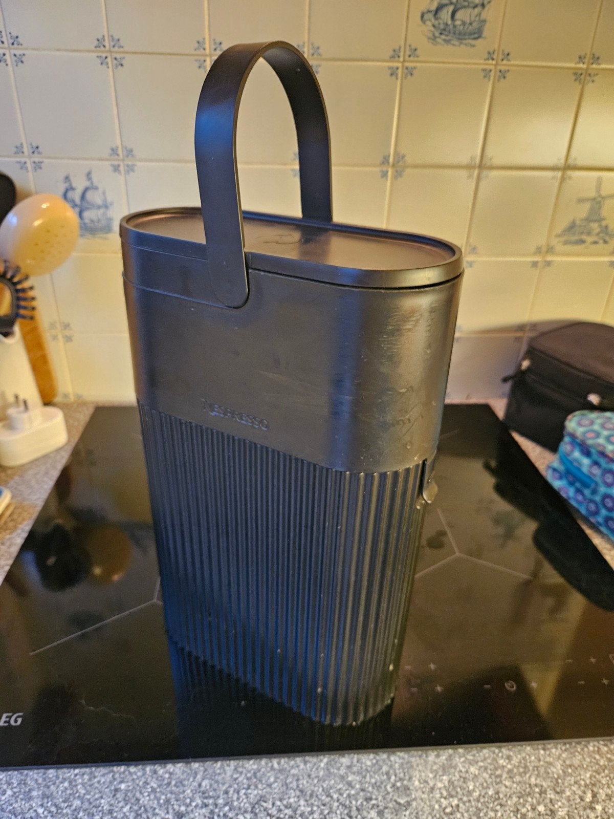 Nespresso cups container