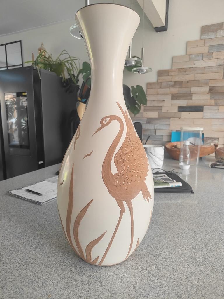 Grote Crème Vaas 64 cm met Kraanvogel Decoratie, Antiek en Kunst, Antiek | Vazen, Ophalen of Verzenden