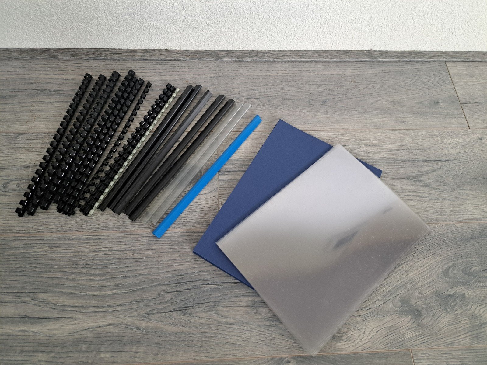Voor de inbindmachine 20 stuks blauw en transparant
10 ringb, Diversen, Schrijfwaren, Ophalen of Verzenden