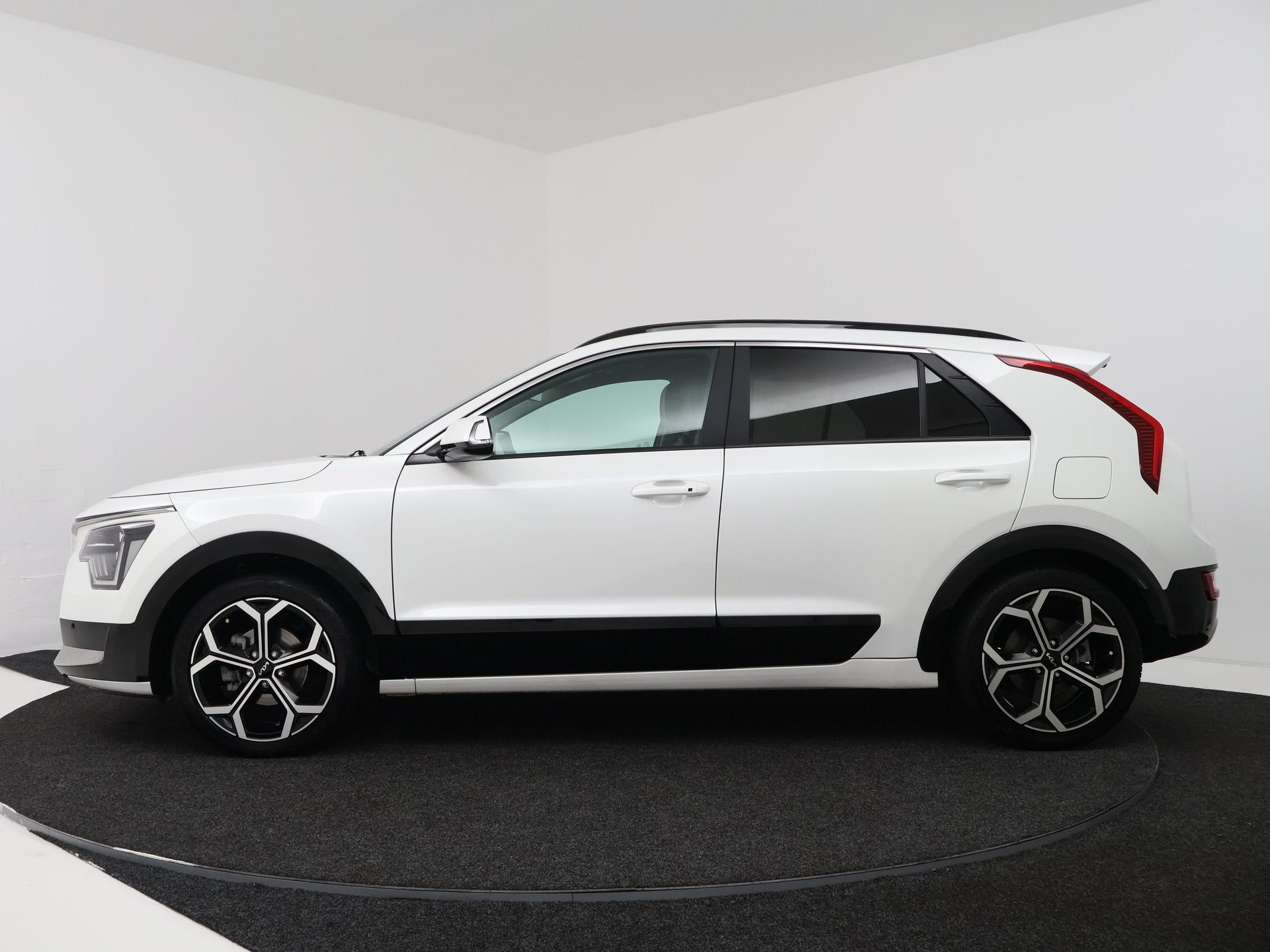 Kia Niro 1.6 GDi Hybrid DynamicPlusLine | 18" incht LM Velge, Gebruikt, Zwart, Leder en Stof, Bedrijf