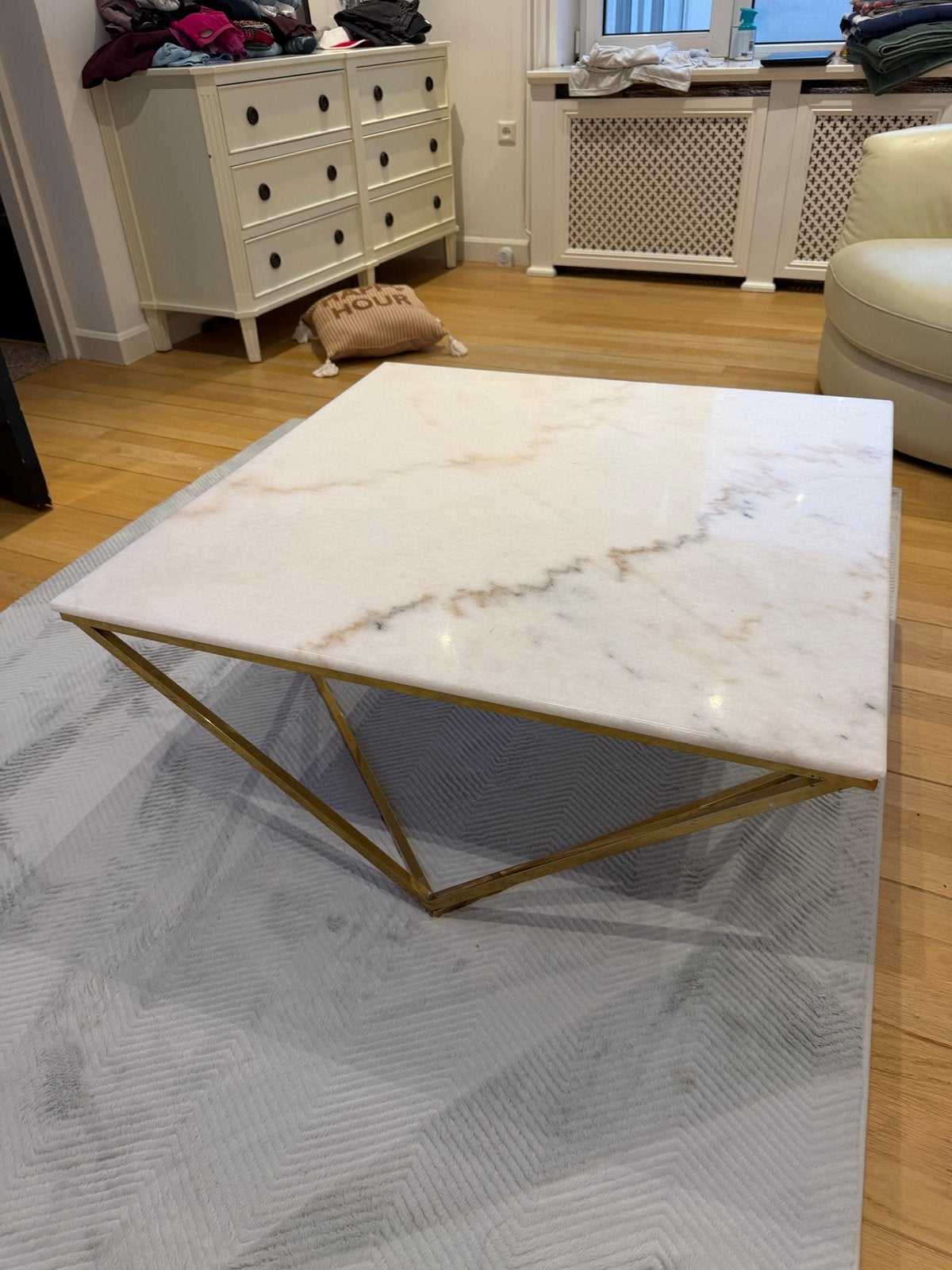 Luxe Salontafel Marmerlook met Goudkleurig Onderstel, Vierkant, Zo goed als nieuw, Metaal, 5 – 50