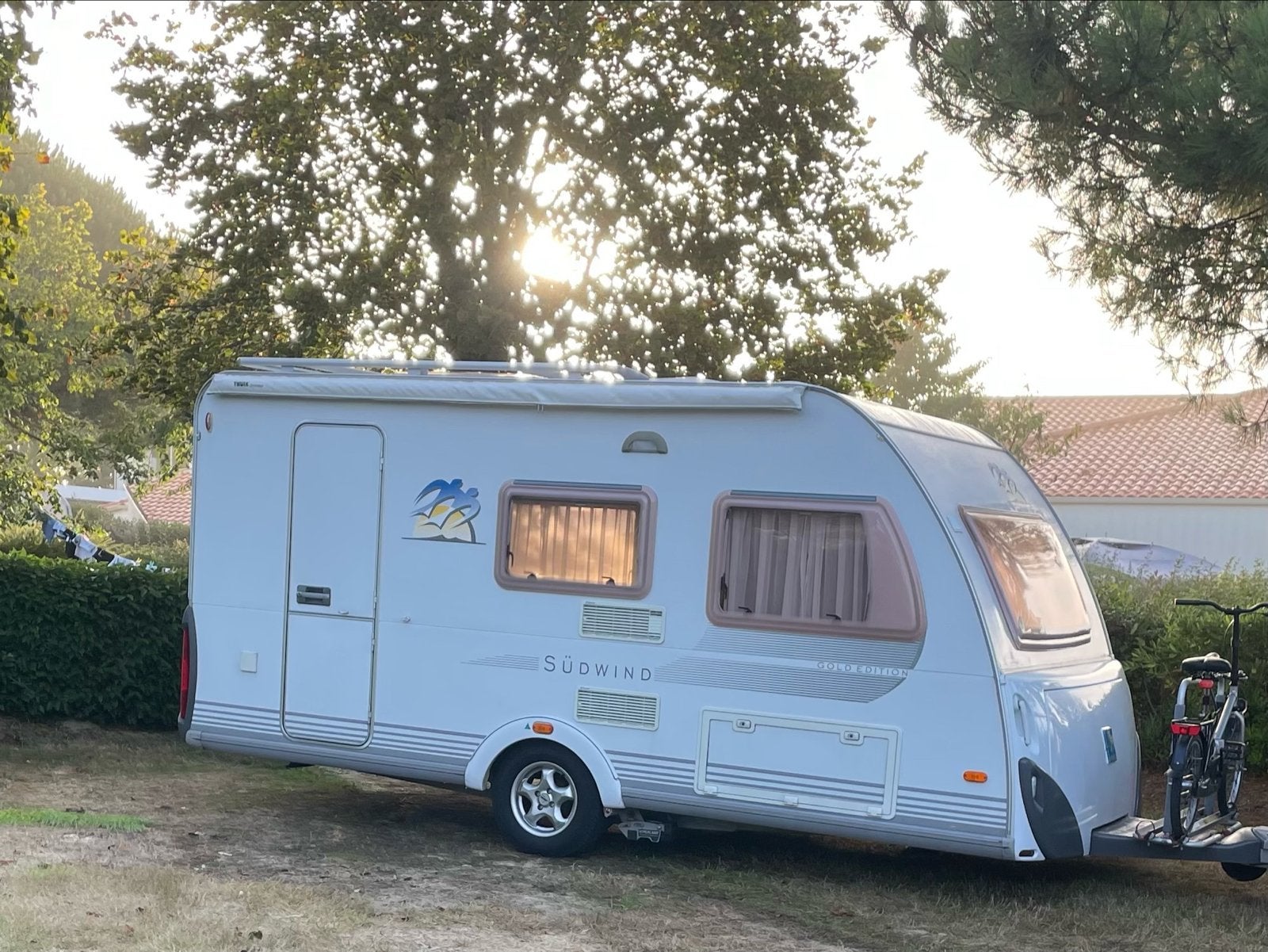 Knaus 420QD Gold Edition met mover, zakluifel en voortent, Dwarsbed, Treinzit, 750 - 1000 kg, Particulier