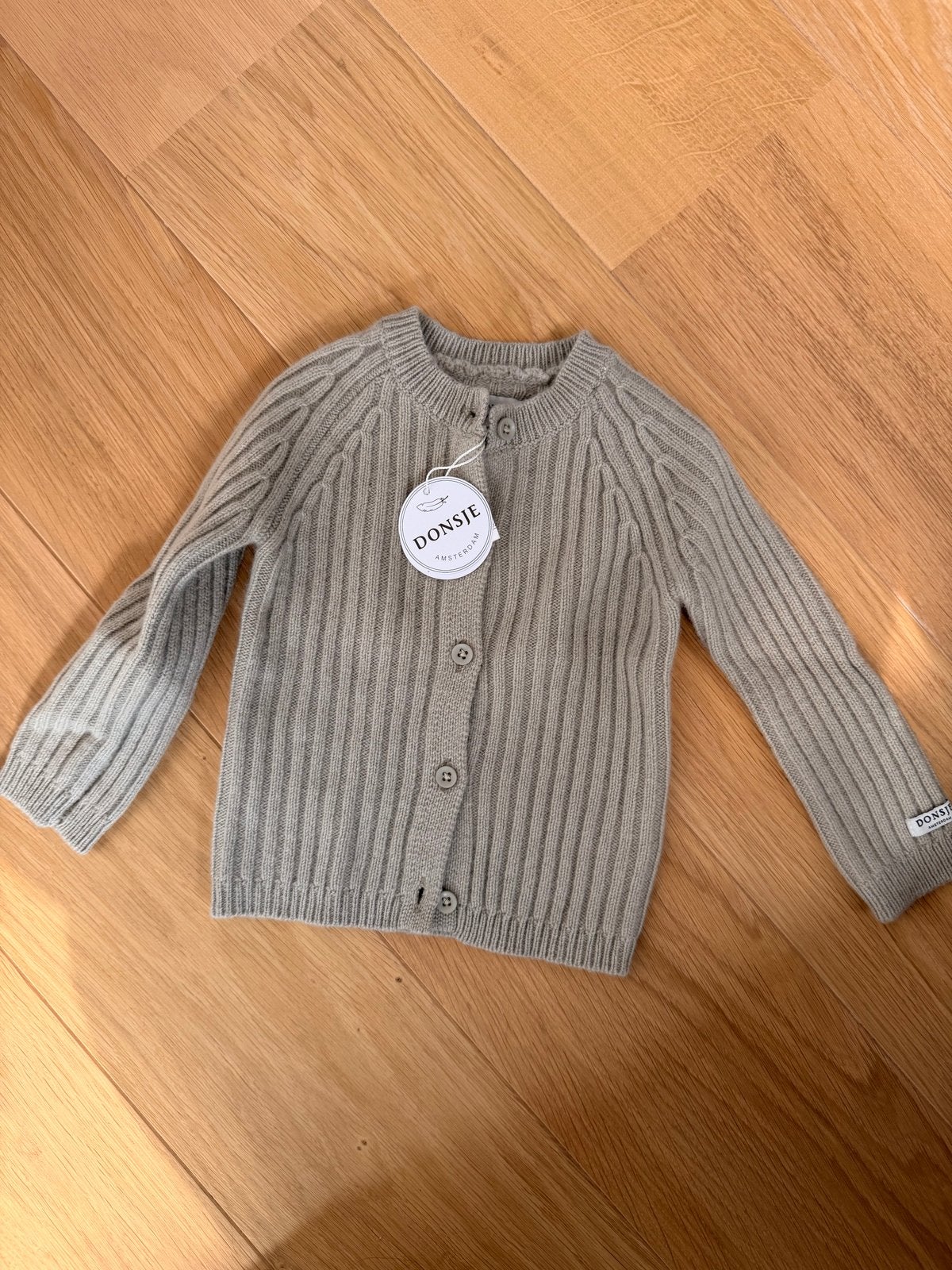 Donsje Amsterdam gebreid vestje - Nieuw met kaartje, Verzenden, Nieuw, Jongetje of Meisje, Truitje of Vestje