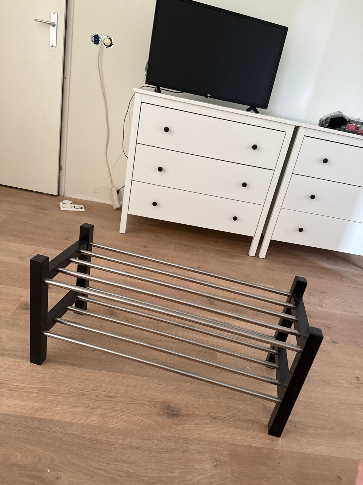 IKEA TJUSIG Schoenenrek, zwart, 79x32x37 cm, Huis en Inrichting, Kasten | Schoenenrekken, Ophalen, Zo goed als nieuw