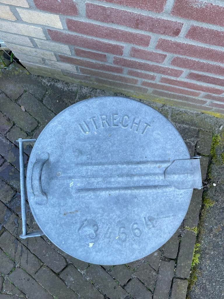 Mooie  zinken vuilnisbak uit Utrecht, Huis en Inrichting, Woonaccessoires | Prullenbakken, Ophalen, Zo goed als nieuw