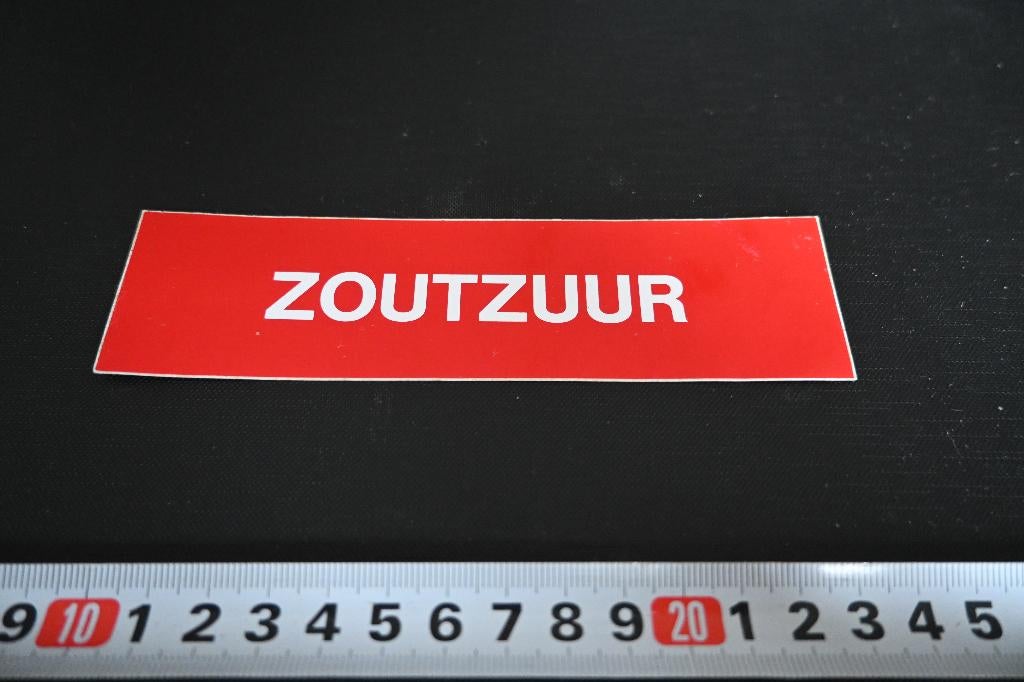 sticker ZOUTZUUR, Verzamelen, Stickers, Zo goed als nieuw, Ophalen
