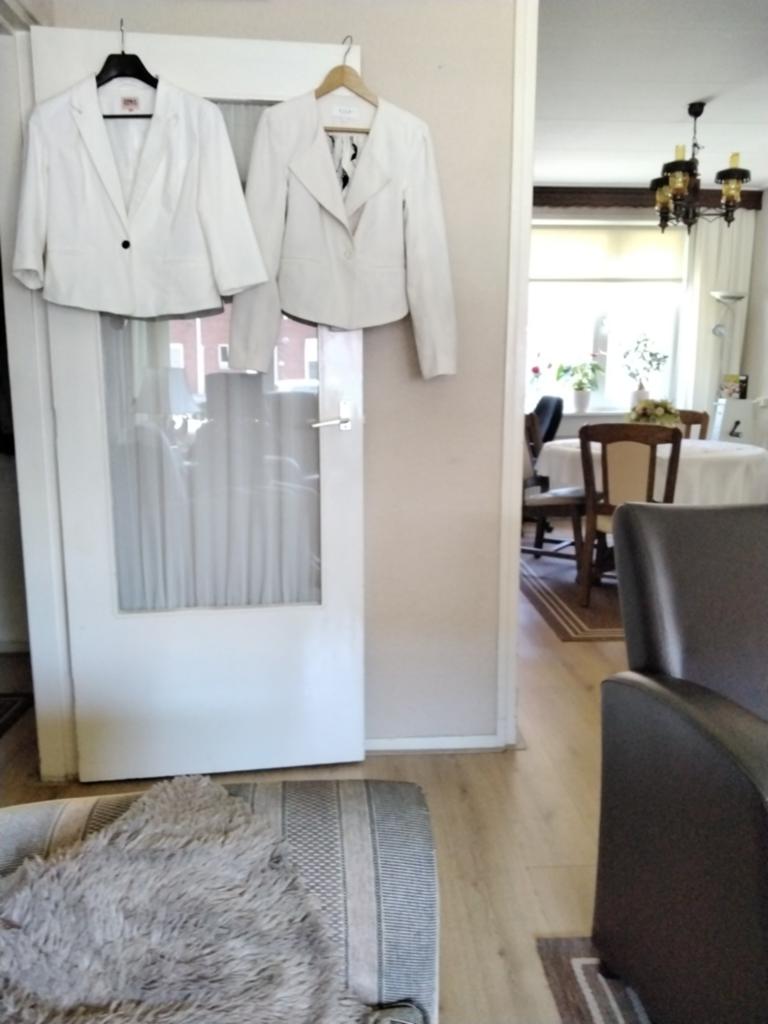 2 damesjasjes, Ophalen, Gedragen, Maat 42/44 (L), Wit