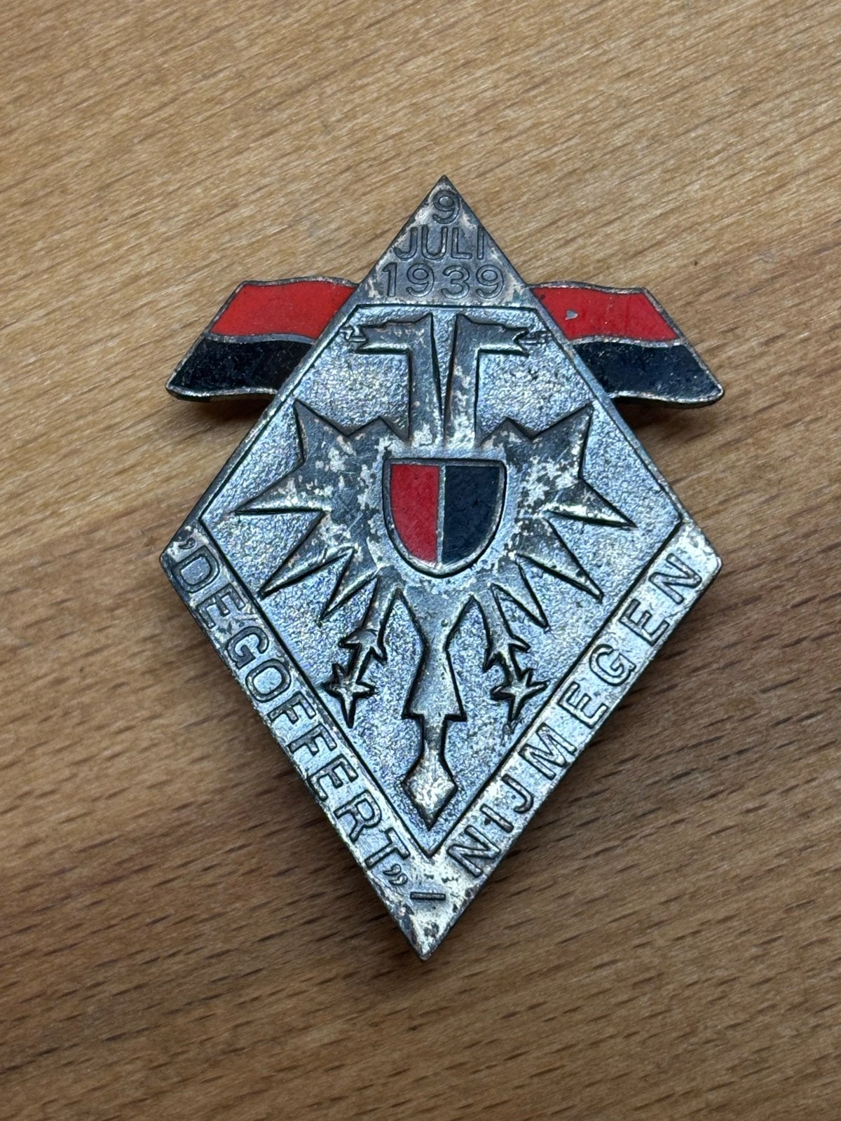 Zeldzame De Goffert Nijmegen speld 9 Juli 1939, Ophalen of Verzenden, Overige materialen, Nederland