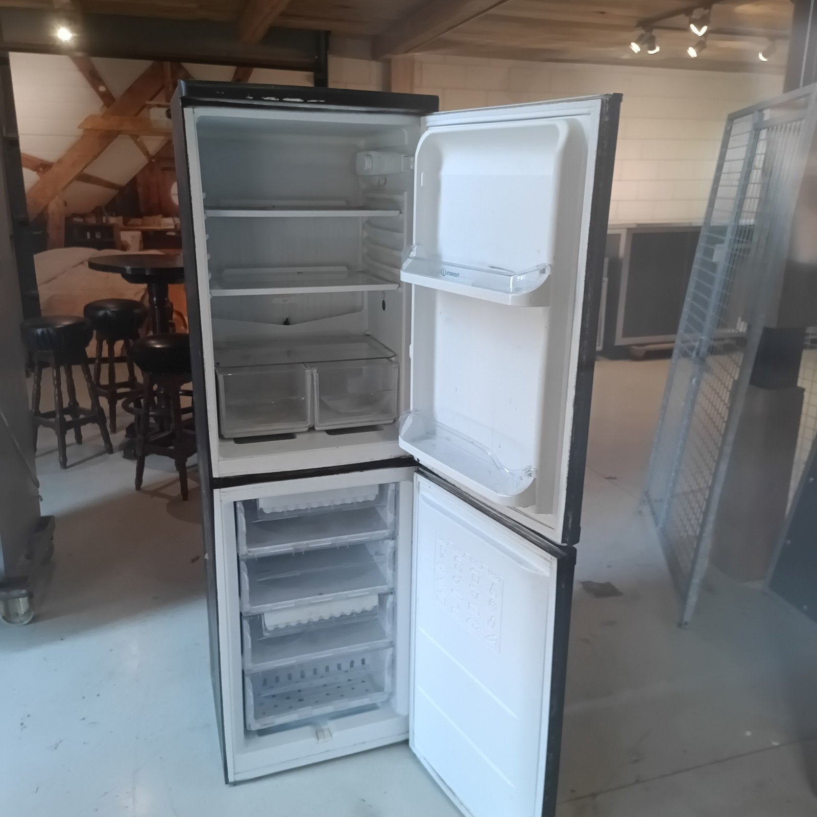 zwarte koel vries combinatie koelkast indesit, 200 liter of meer, Ophalen, Gebruikt, 160 cm of meer
