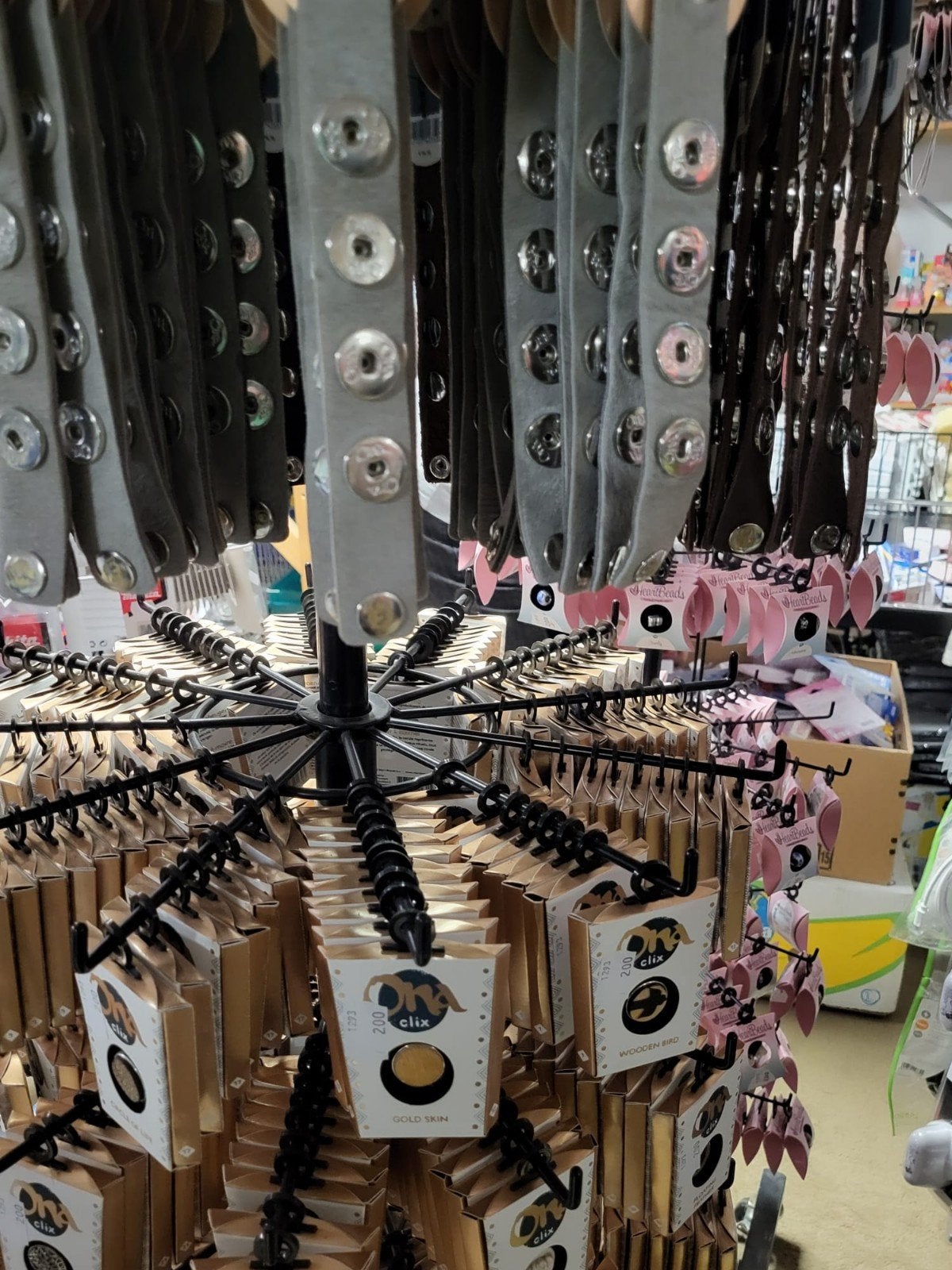 225 Lederen Armbanden & 550 Clickers - Diverse Kleuren, Ophalen, Nieuw, Overige kleuren, Leer