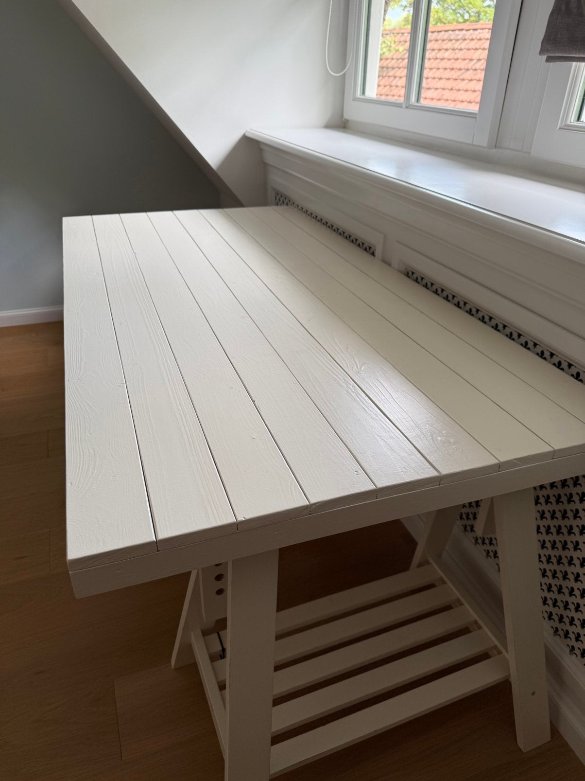Bureau / tafel wit hout op schragen en ladenblok, Ophalen, Rechthoekig, 50 tot 100 cm