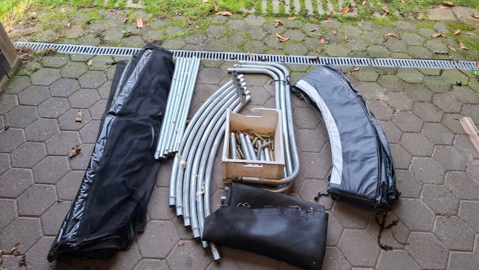 Trampoline 2,40 goede staat, net + trapje, incl. toebehoren, Ophalen, Gebruikt