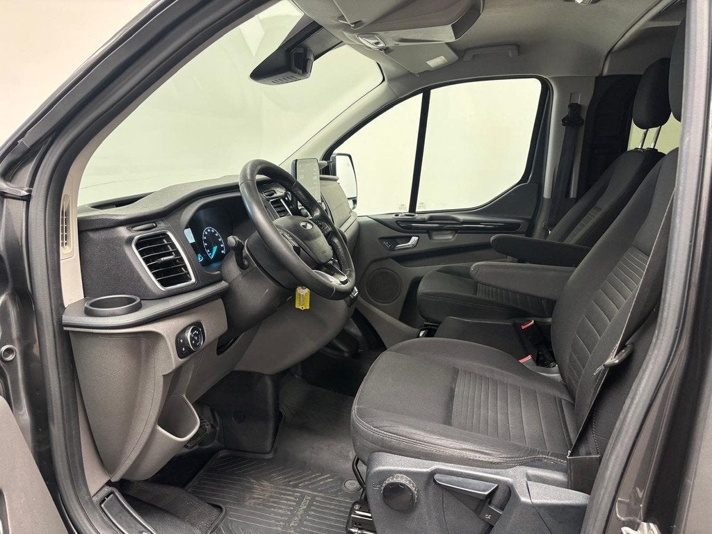 Ford Transit Custom 300 2.0 TDCI L2H1 Limited Dubbele Cabine, Stof, Euro 6, 4 cilinders, Bedrijf