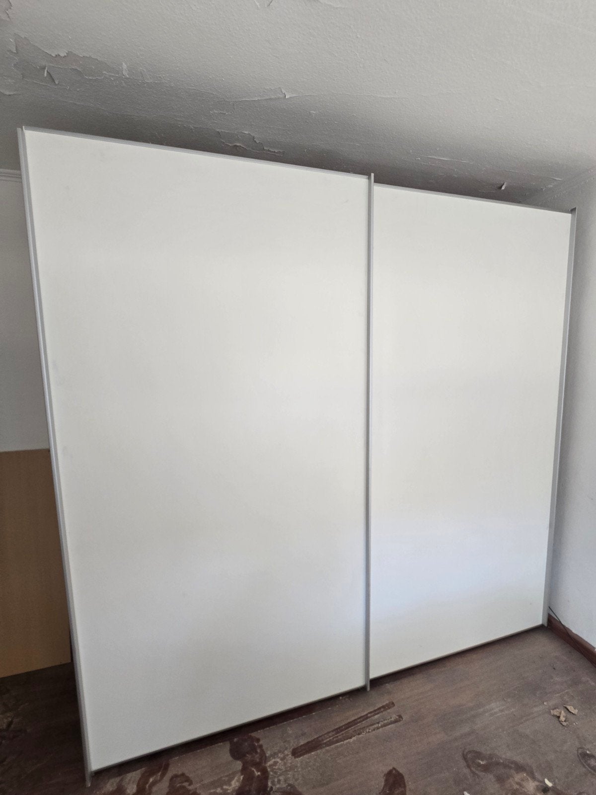 Witte kledingkast met schuifdeuren en planken, Ophalen, Met plank(en), Gebruikt, 200 cm of meer