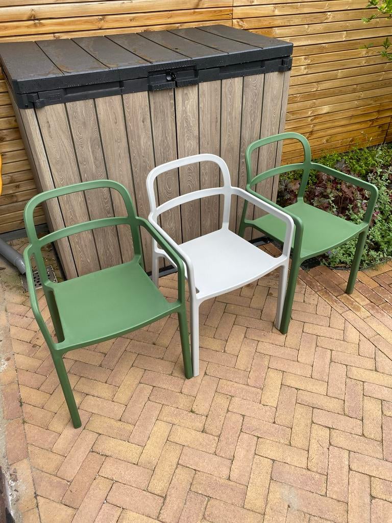 IKEA HAY Ypperlig Stoelen - Set van 3 (2 groen 1 lichtgrijs), Tuin en Terras, Ophalen, Zo goed als nieuw, Kunststof, Stapelbaar
