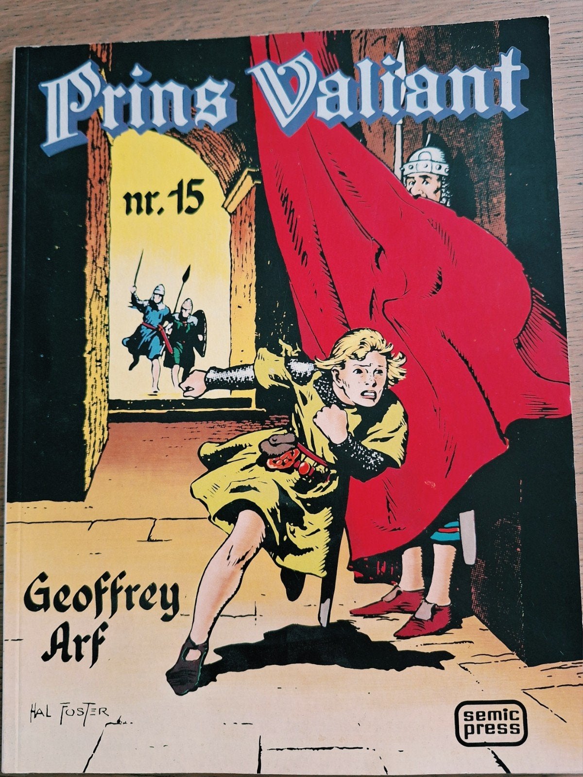Prins Valiant nr. 15: Geoffrey Arf - Semic Press, Boeken, Eén stripboek, Ophalen of Verzenden, Zo goed als nieuw, Hal Foster