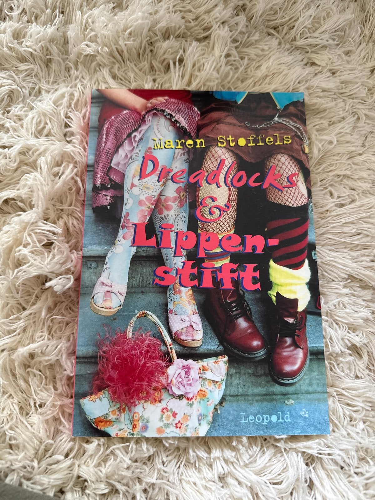 Dreadlocks & Lippenstift - Maren Stoffels (Softcover), Ophalen of Verzenden, Gelezen, Nederland