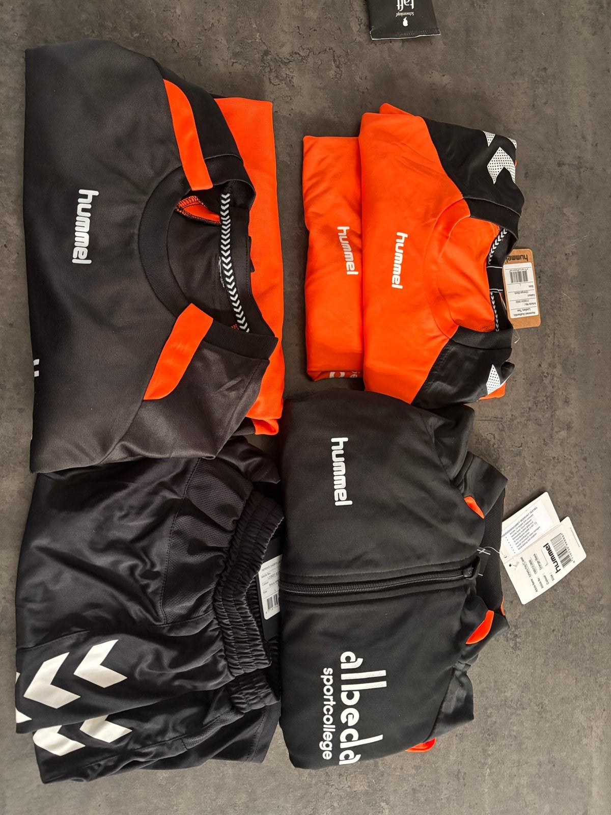 Hummel sportkleding set - Albeda Sportcollege (L), Maat 52/54 (L), Meerkleurig, Nieuw, Ophalen of Verzenden