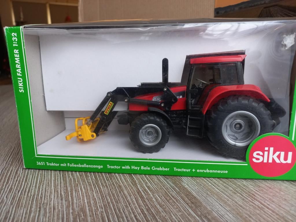 Case Cs 150 met Stoll Voorlader Gele Balenklem Siku, Hobby en Vrije tijd, Modelauto's | 1:32, Ophalen of Verzenden, Gebruikt, Tractor of Landbouw