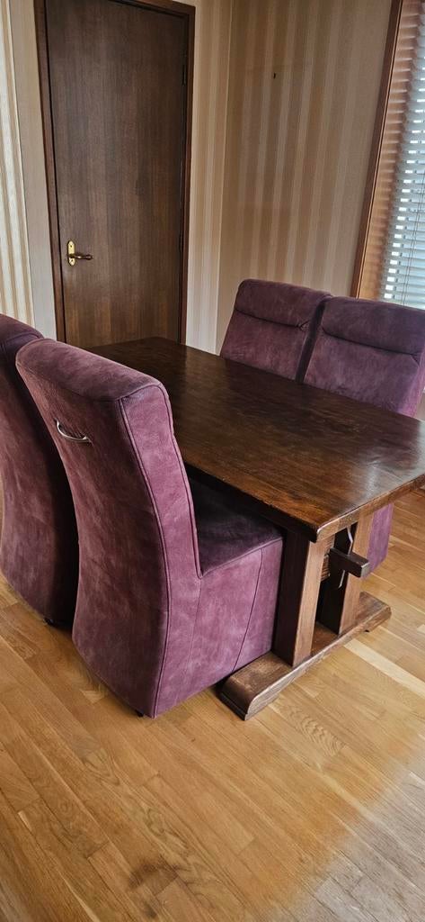 Massief houten eettafel met 4 comfortabele stoelen, Ophalen of Verzenden, Gebruikt, 125 tot 150 cm, Stof
