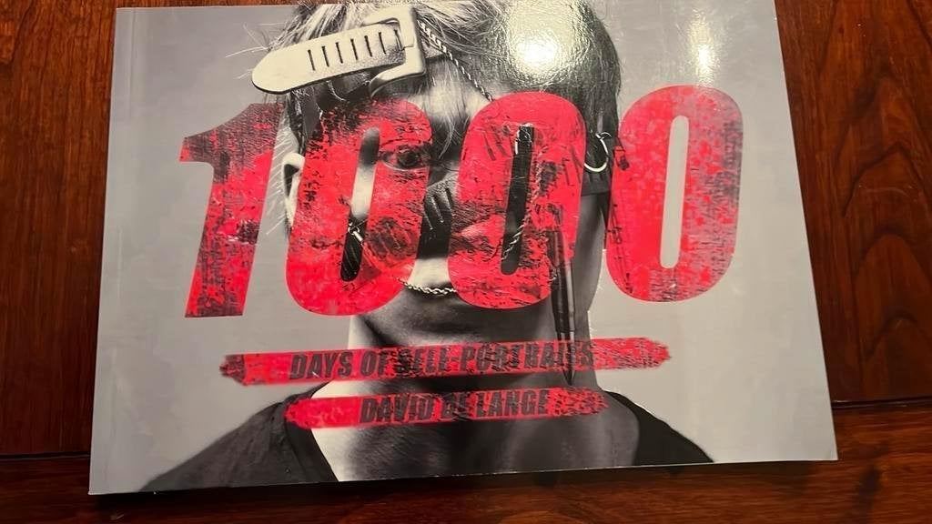 1000 Days of Self-portraits -the book, Ophalen of Verzenden, Zo goed als nieuw