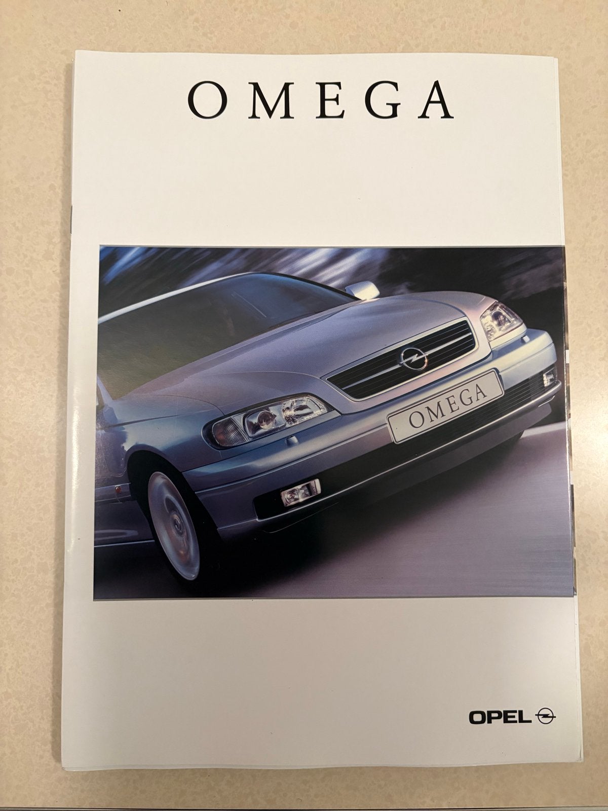 Opel Omega brochure in nieuwstaat, Ophalen of Verzenden, Nieuw, Opel
