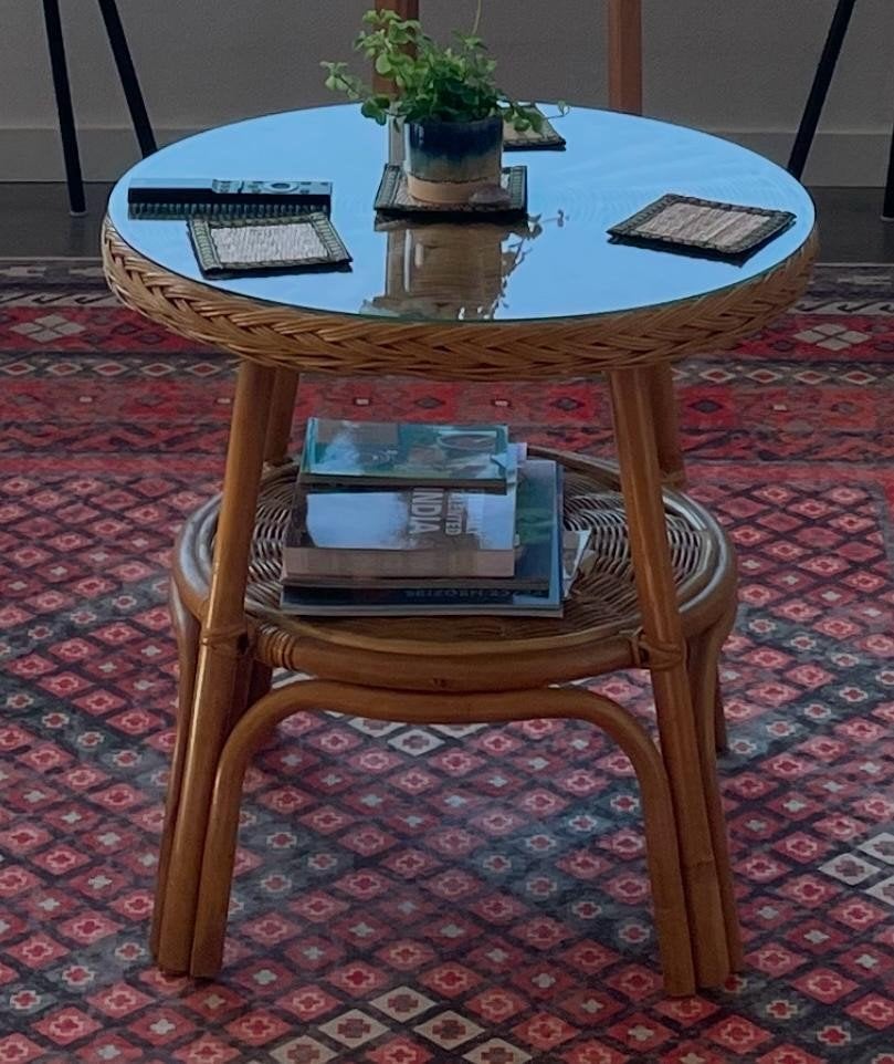 Rotan bijzettafel met glazen blad// Rattan coffee table, Overige materialen, Minder dan 55 cm, Gebruikt, Boho, Vintage, Natuurlijk